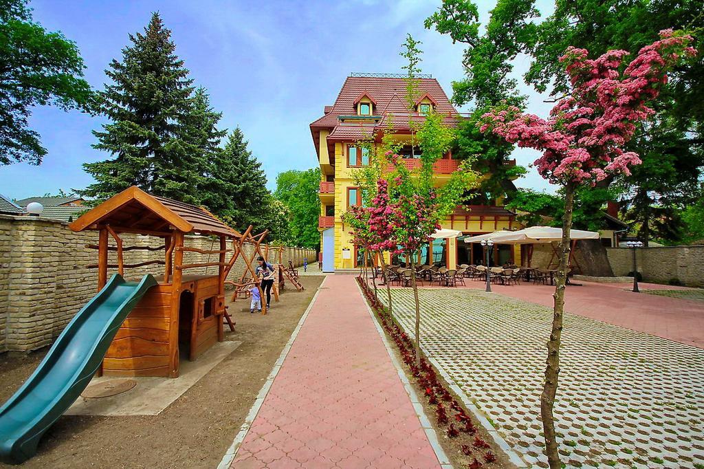 Vila Palic Hotel Exterior photo