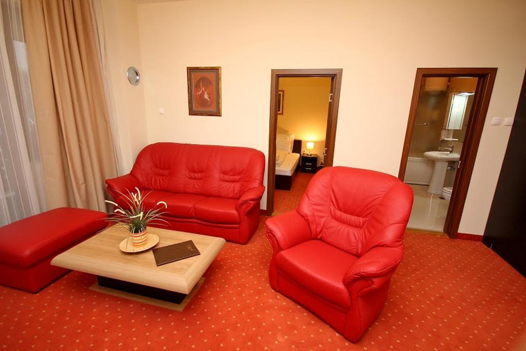 Vila Palic Hotel Exterior photo
