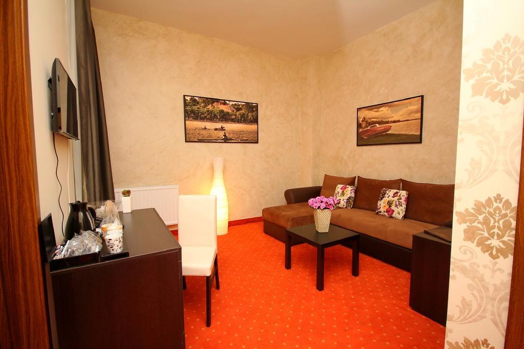 Vila Palic Hotel Exterior photo