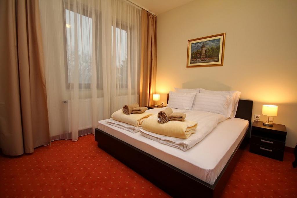 Vila Palic Hotel Exterior photo